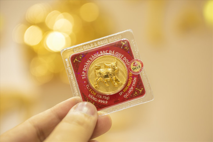 Đồng vàng ép vỉ 999.9 Kim Ngưu Chiêu Tài dự báo sẽ hút khách trong dịp Vía Thần Tài