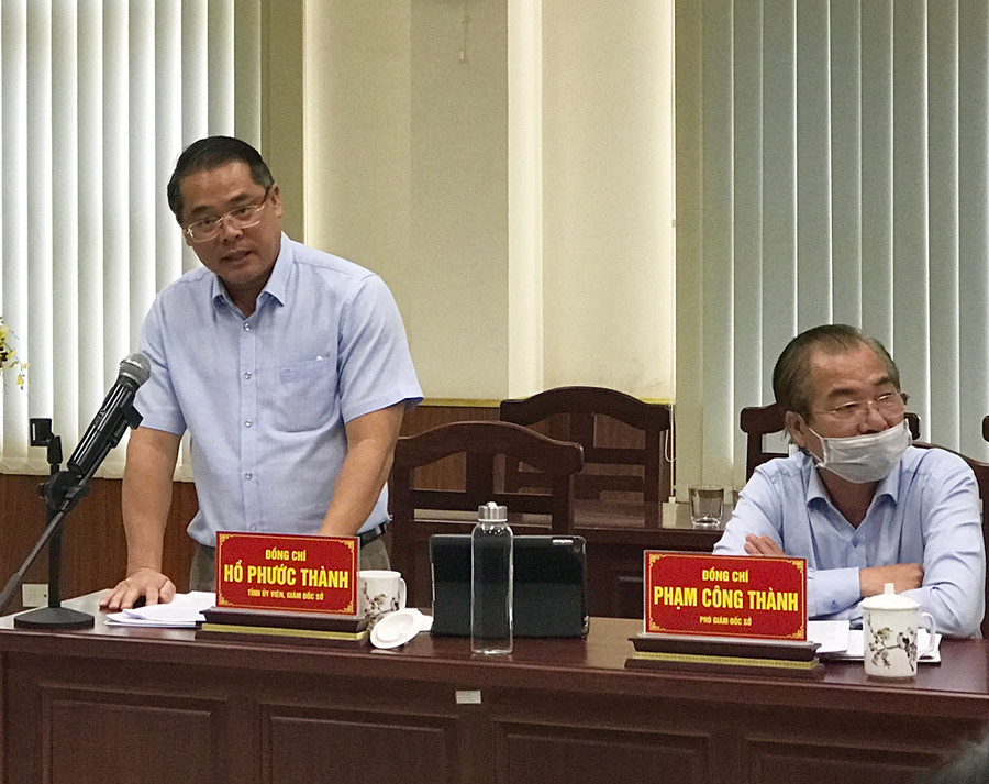 Đồng chí Hồ Phước Thành-Giám đốc Sở KHĐT đã báo cáo tình hình thực hiện nhiệm vụ năm 2020 và phương hướng, nhiệm vụ năm 2021. Ảnh: Hà Duy