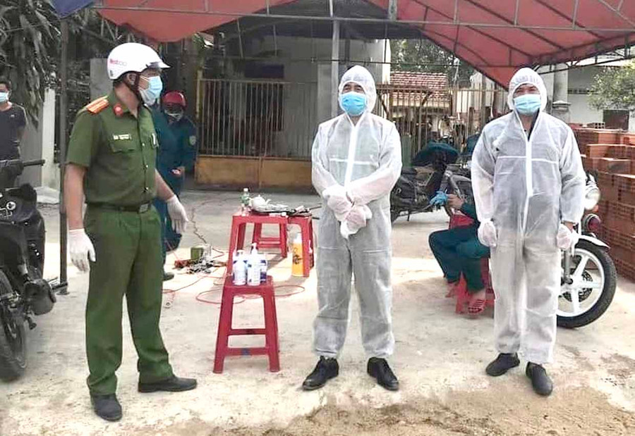 Lực lượng Công an huyện Phú Thiện thực hiện nhiệm vụ tại buôn Sô Ma Rơng (xã Ia Peng). Ảnh: Thúy Trinh Công an huyện Phú Thiện thực hiện nhiệm vụ tại buôn Sô Ma Rơng (xã Ia Peng). Ảnh: Thúy Trinh
