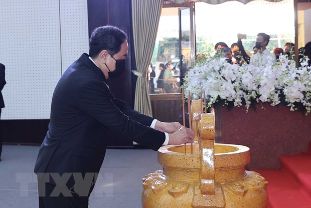 Ủy viên Bộ Chính trị, Chủ tịch Ủy ban Trung ương Mặt trận Tổ quốc Việt Nam Trần Thanh Mẫn dâng hương, viếng nguyên Phó Thủ tướng Trương Vĩnh Trọng. (Ảnh: Thống Nhất/TTXVN) Ủy viên Bộ Chính trị, Chủ tịch Ủy ban Trung ương Mặt trận Tổ quốc Việt Nam Trần Thanh Mẫn dâng hương, viếng nguyên Phó Thủ tướng Trương Vĩnh Trọng. (Ảnh: Thống Nhất/TTXVN)