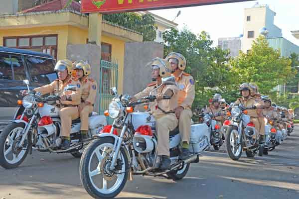 Lực lượng Cảnh sát Giao thông Công an tỉnh ra quân tuần tra, kiểm soát đảm bảo trật tự an toàn giao thông. Ảnh: Hải Lê