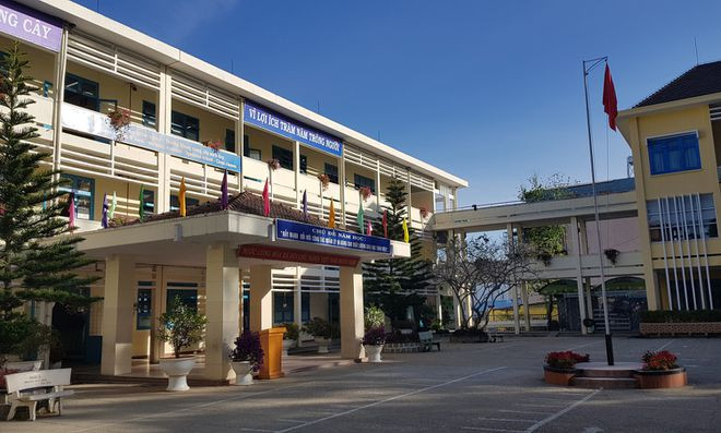 Sân Trường tiểu học Nguyễn Trãi, TP.Đà Lạt vắng bóng học sinh từ hôm nay 3.2 để phòng dịch Covid-19. Ảnh: LÂM VIÊN