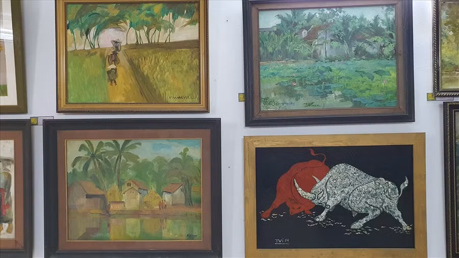 Một phần trong bộ sưu tập tranh.