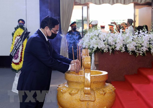 Đoàn đại biểu Ban Tổ chức Trung ương do Ủy viên Bộ Chính trị, Trưởng Ban Tổ chức Trung ương Phạm Minh Chính dẫn đầu viếng nguyên Phó Thủ tướng Trương Vĩnh Trọng. (Ảnh: Thống Nhất/TTXVN) Đoàn đại biểu Ban Tổ chức Trung ương do Ủy viên Bộ Chính trị, Trưởng Ban Tổ chức Trung ương Phạm Minh Chính dẫn đầu viếng nguyên Phó Thủ tướng Trương Vĩnh Trọng. (Ảnh: Thống Nhất/TTXVN)