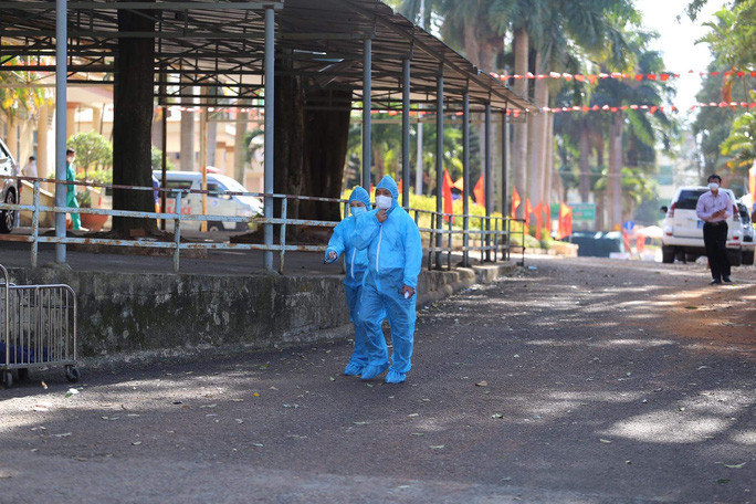 Các y bác sĩ ở tỉnh Gia Lai căng mình dập dịch Covid-19 Ảnh: HOÀNG THANH Các y bác sĩ ở tỉnh Gia Lai căng mình dập dịch Covid-19 Ảnh: HOÀNG THANH