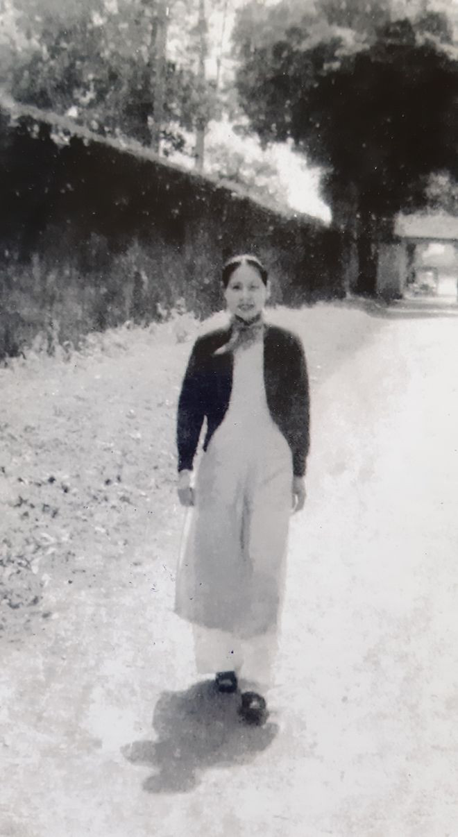 Bà Dinh khi còn làm việc trong cung triều Nguyễn - ảnh TL gia đình