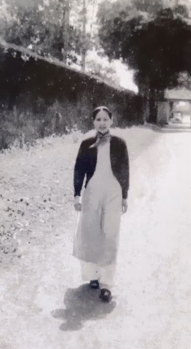 Bà Dinh khi còn làm việc trong cung triều Nguyễn - ảnh TL gia đình