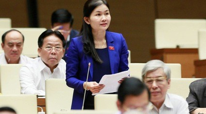 Bà Tôn Ngọc Hạnh phát biểu tại kỳ họp thứ 10 Quốc hội khóa XIV (Ảnh: Trung tâm báo chí Quốc hội).  Bà Tôn Ngọc Hạnh phát biểu tại kỳ họp thứ 10 Quốc hội khóa XIV (Ảnh: Trung tâm báo chí Quốc hội).