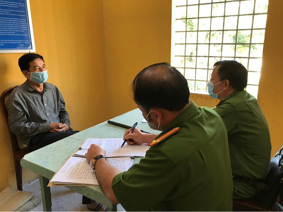 Cơ quan công an hỏi cung đối tượng Phan Thanh Hữu. Ảnh: Công an Đồng Nai Cơ quan công an hỏi cung đối tượng Phan Thanh Hữu. Ảnh: Công an Đồng Nai