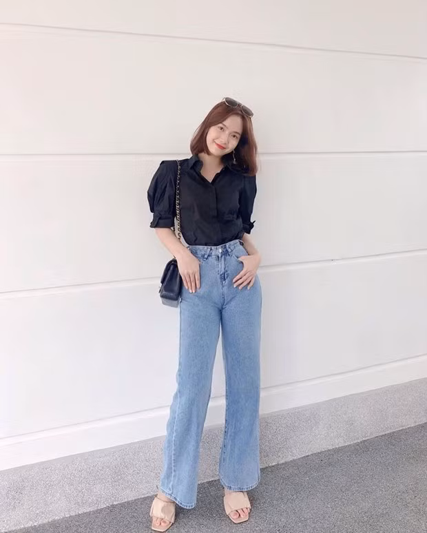  Jang Mi chứng minh sức hút từ bộ đôi sơmi, quần jeans kinh điển khi bắt cặp thiết kế tay phồng cùng quần cạp cao.