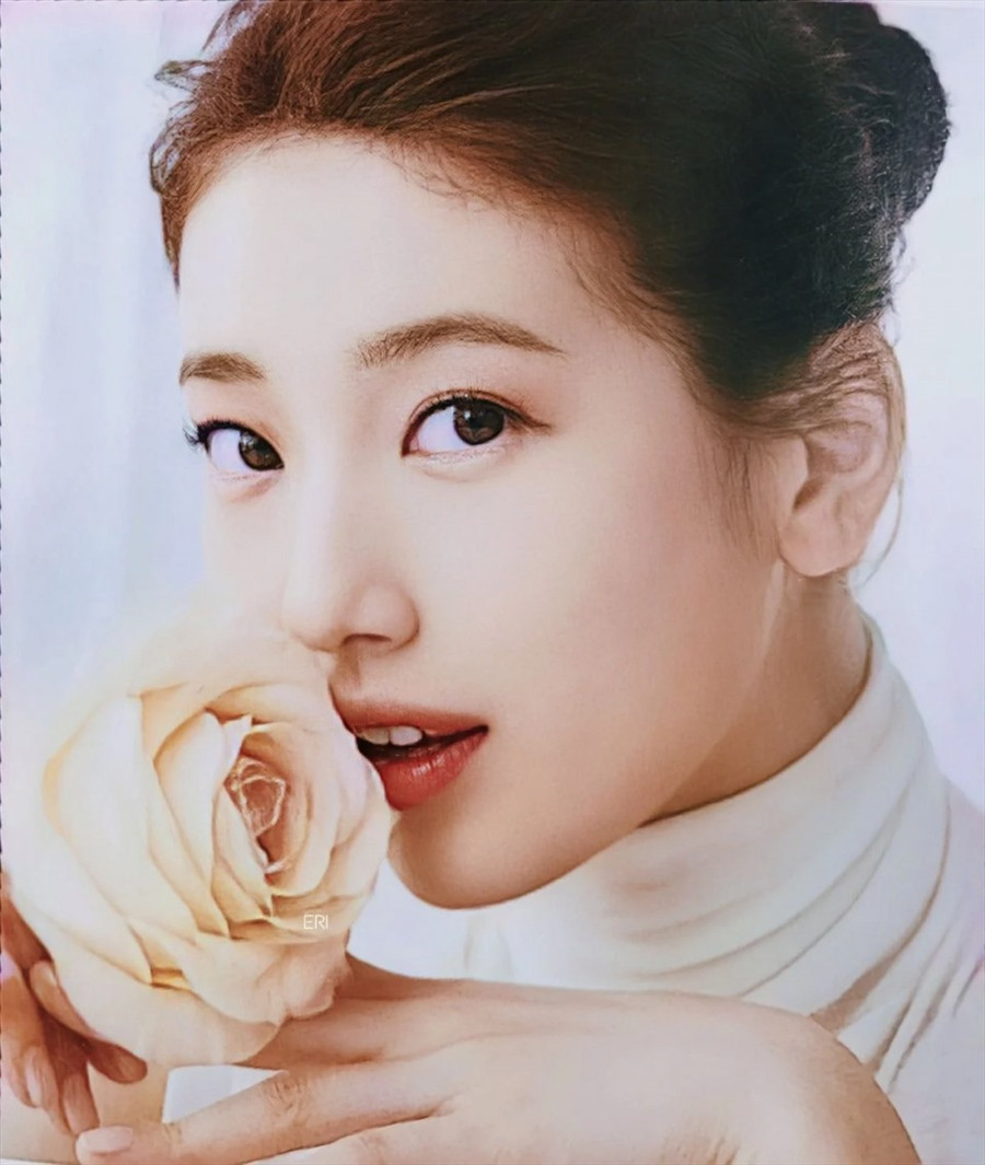 Ở tuổi 26, Suzy vẫn luôn là mỹ nhân được “o bế” nhất nhì K-pop khi sở hữu nhan sắc xinh đẹp, quyến rũ cùng lượng fan đông đảo, giúp cô thành công với các sản phẩm, dự án mà mình góp mặt. Ảnh: Instagram.