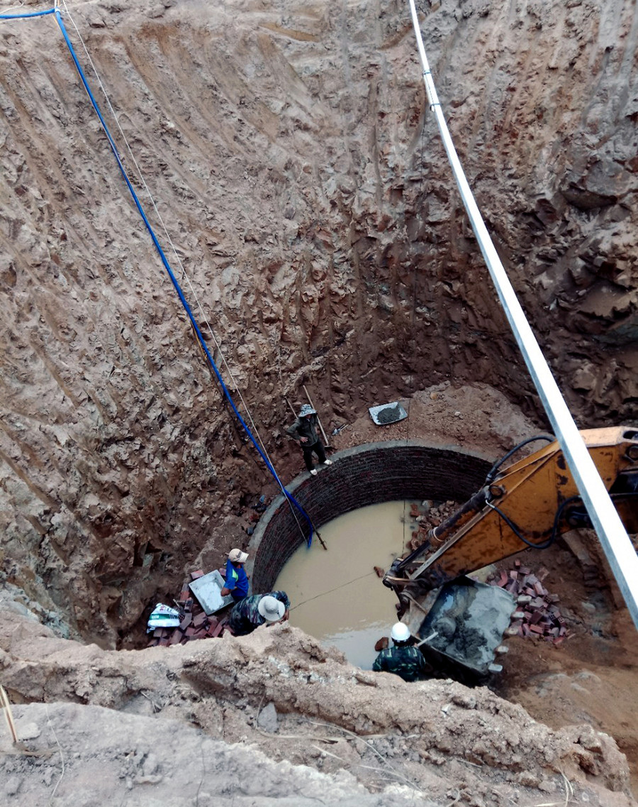 Người dân xã Đak Hlơ (huyện Kbang) đào giếng để tìm nước tưới cho cây trồng. Ảnh: Phạm Ngọc Người dân xã Đak Hlơ, huyện Kbang đào giếng để tìm nước tưới cho cây trồng. Ảnh: Phạm Ngọc