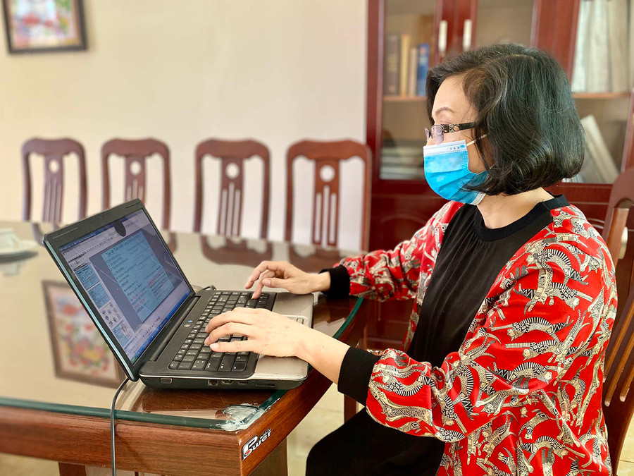 Trong thời gian tạm nghỉ học để phòng-chống dịch Covid-19, việc dạy và học trên địa bàn tỉnh được chuyển sang hình thức trực tuyến. Ảnh: Mộc Trà Trong thời gian tạm nghỉ học để phòng-chống dịch Covid-19, việc dạy và học trên địa bàn tỉnh được chuyển sang hình thức trực tuyến. Ảnh: Mộc Trà