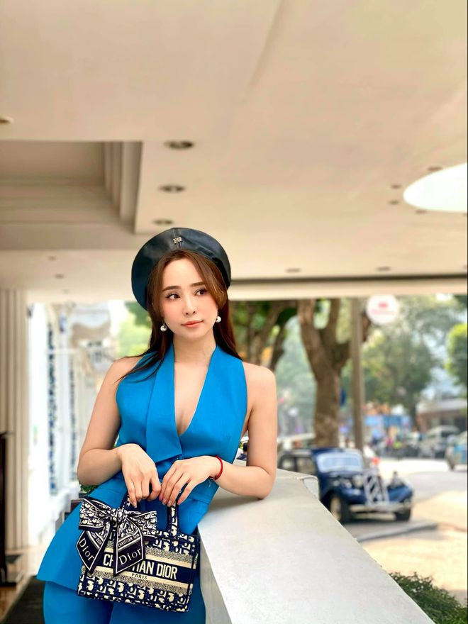 Sau đổ vỡ hôn nhân, nữ diễn viên nhanh chóng trở lại công việc khi góp mặt trong nhiều dự án phim như Về nhà đi con, Sinh tử... Quỳnh Nga tâm sự cuộc sống của cô là khoảng 80% niềm vui khi có những người bạn thân thiết bên cạnh mình ẢNH: FBNV