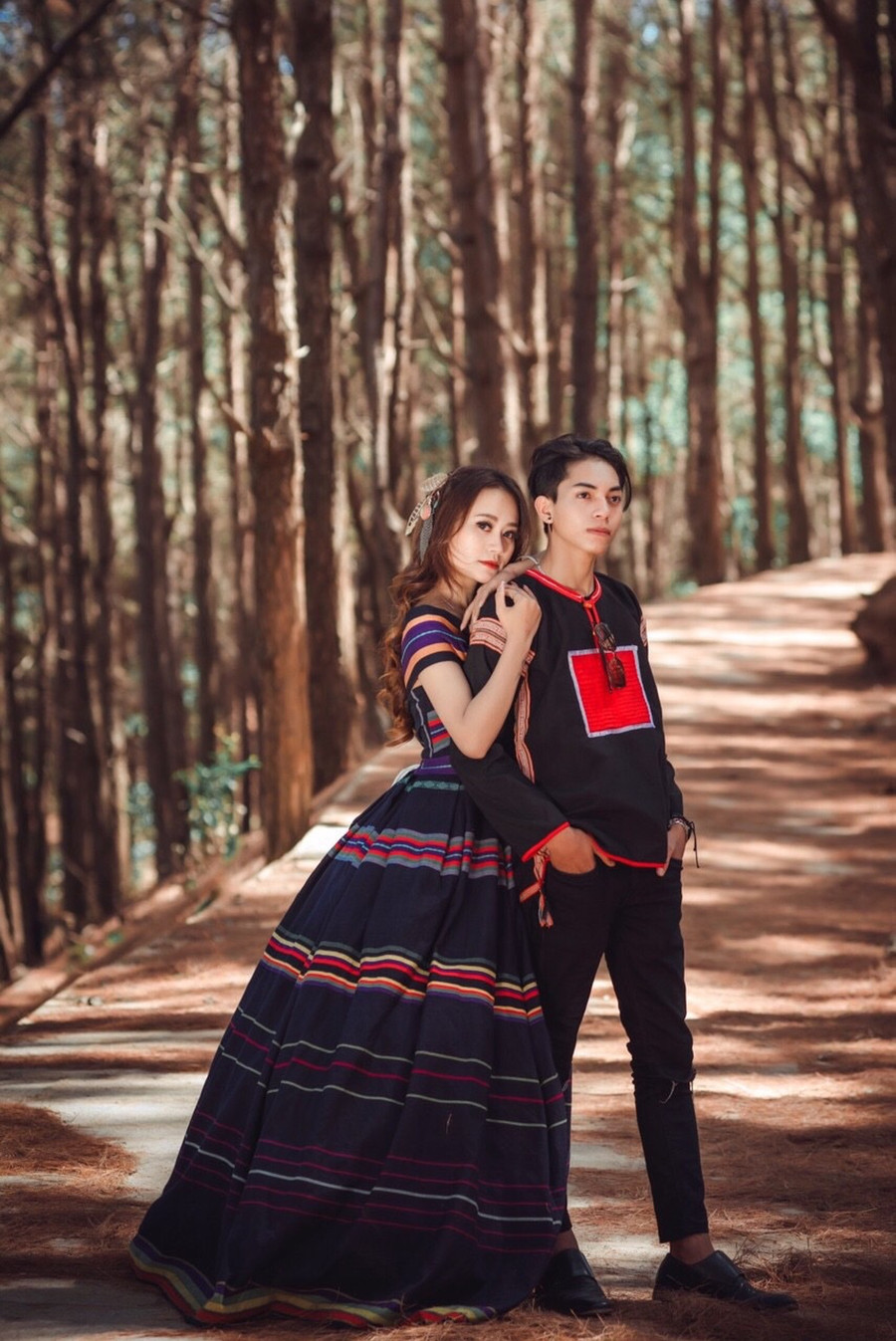 Nhiều bạn trẻ người Jrai, Bahnar đã lựa chọn váy cưới thổ cẩm cho ngày trọng đại của cuộc đời-ảnh nv cung cấp