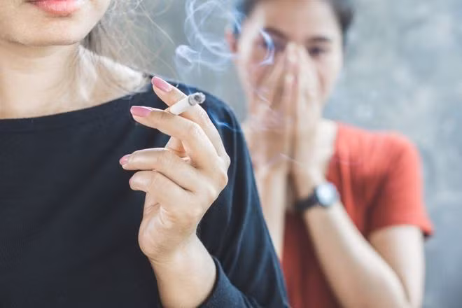 Chớ hút thuốc và cũng không hít phải khói thuốc. ẢNH: SHUTTERSTOCK
