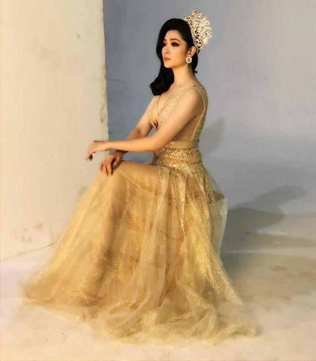 Nguyễn Thị Huyền là một trong những người đẹp đăng quang Hoa hậu Việt Nam có nhiều tài năng nghệ thuật nhất khi không chỉ hát, diễn xuất mà cô còn là một người mẫu. Tình duyên của cô khá lận đận. Sau khi chia tay với người chồng đầu tiên, Hoa hậu Nguyễn Thị Huyền lên Hà Nội sinh sống cùng bố mẹ. Cô không tham gia showbiz mà chuyên tâm là một giảng viên Học viện Báo chí và Tuyên truyền. Vài năm trở lại đây, Hoa hậu Nguyễn Thị Huyền thỉnh thoảng mới tham gia sự kiện của bạn bè thân thiết.