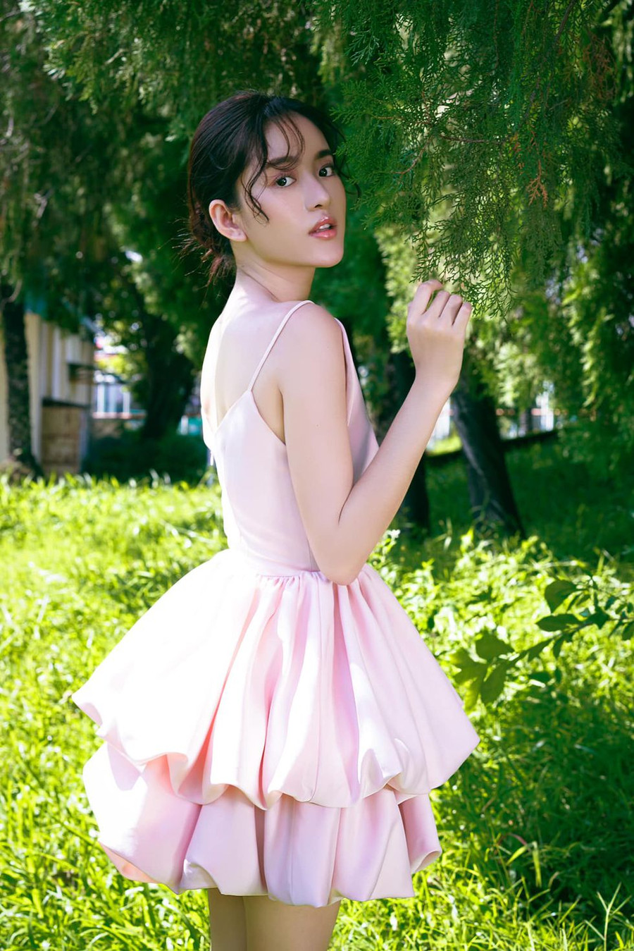  Trâm Ngô từng tham gia một số dự án âm nhạc như Biết em lại vô tình (Juun Đăng Dũng và Thiên Khôi), Đừng vì anh mà khóc (Quang Hùng Master)... Dù không phải là các sản phẩm đình đám nhưng nữ diễn viên cho biết cô vẫn cố gắng để hoàn thành công việc tốt nhất- Ảnh: NVCC