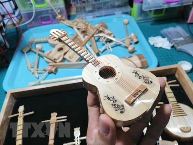 Những sản phẩm độc đáo từ tre do anh Hồ Em tạo ra. (Ảnh: Công Mạo/TTXVN) Những sản phẩm độc đáo từ tre do anh Hồ Em tạo ra. (Ảnh: Công Mạo/TTXVN)