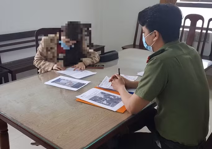 Bà M. bị phạt 15 triệu đồng vì đăng clip sai sự thật, xúc phạm lực lượng chức năng