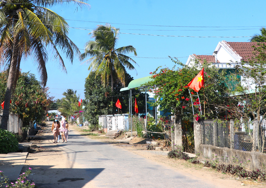 Đường giao thông thôn Tú Thủy 2 (xã Tú An, thị xã An Khê) luôn xanh-sạch-đẹp từ khi thực hiện phong trào “Toàn dân đoàn kết xây dựng đời sống văn hóa”. Ảnh: Ngọc Minh Đường giao thông thôn Tú Thủy 2 (xã Tú An, thị xã An Khê) luôn xanh-sạch-đẹp từ khi thực hiện phong trào “Toàn dân đoàn kết xây dựng đời sống văn hóa”. Ảnh: Ngọc Minh
