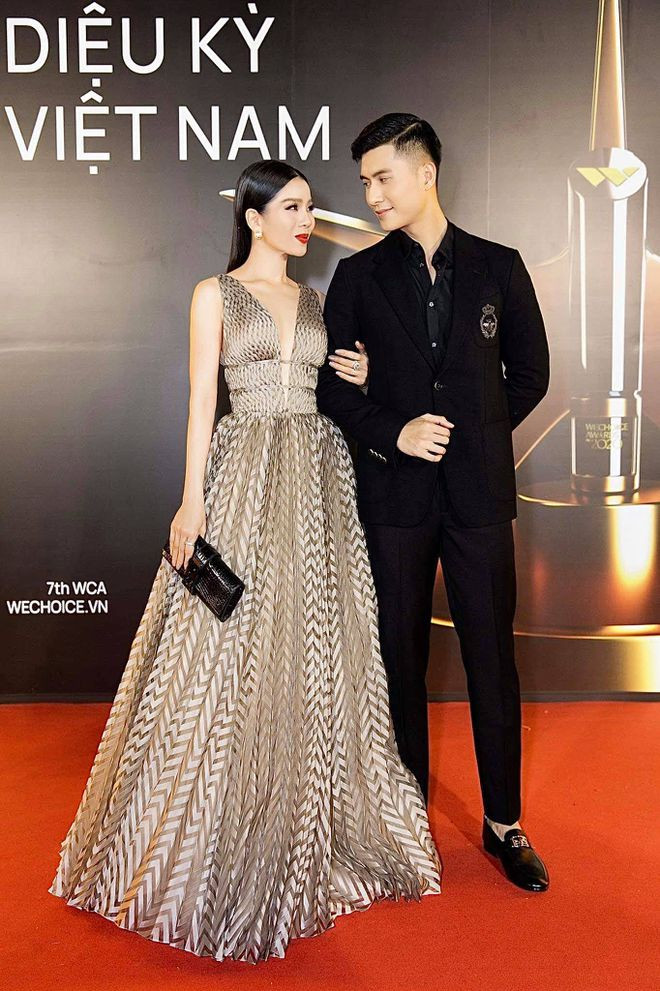 Sau đổ vỡ, Lệ Quyên vướng tin đồn hẹn hò Lâm Bảo Châu. Cả hai thường xuyên xuất hiện chung tại các sự kiện và không ngại thể hiện cử chỉ quan tâm dành cho nhau. Giọng ca Nếu em được lựa chọn chia sẻ cô không quan tâm và không muốn giải thích thêm về vấn đề này. Trong khi đó, Lâm Bảo Châu cũng cho biết anh từng khó chịu về những lời đồn đoán xoay quanh bản thân, tuy nhiên, trong thời điểm hiện tại anh muốn tập trung vào công việc ẢNH: FBNV