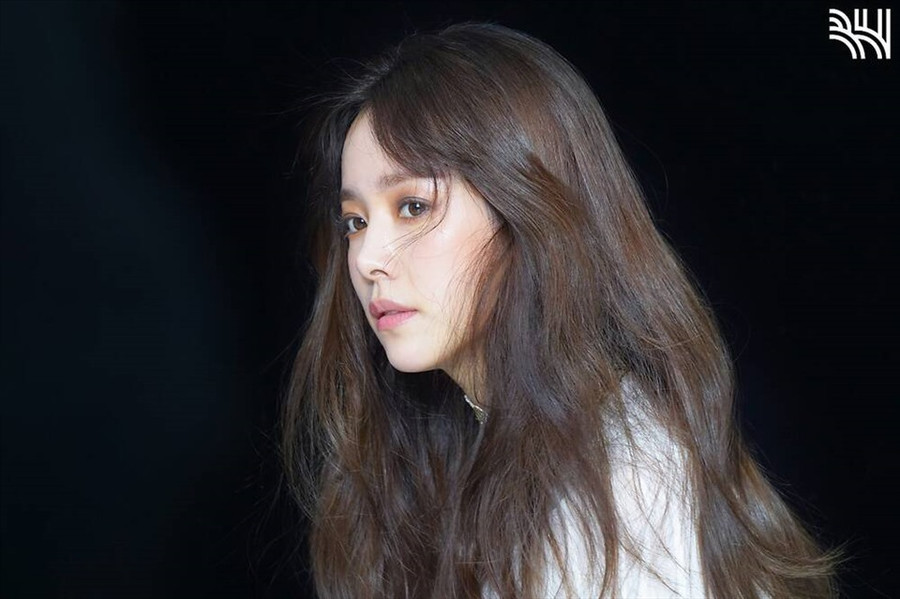 Sinh năm 1982, song nữ diễn viên 37 tuổi vẫn được coi là “mối tình đầu vạn người mê“. Trải qua năm tháng đầy biến động, Han Ji Min vẫn giữ được vẻ đẹp vốn có của mình. Ảnh: Knet