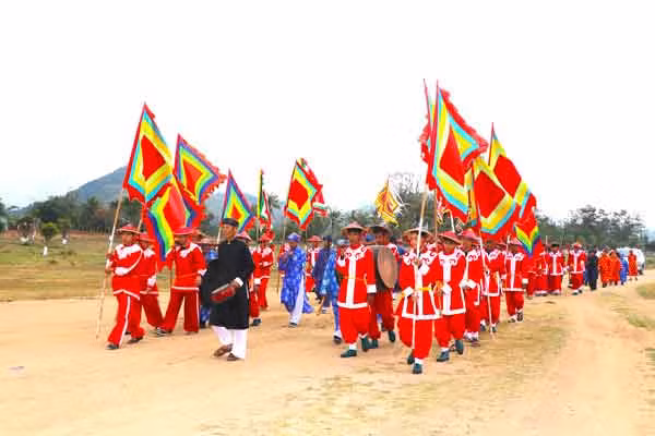 Lễ rước Sắc thần từ An Khê đình về An Khê trường theo nghi thức truyền thống trong Lễ cúng Quý Xuân. Ảnh: Ngọc Minh