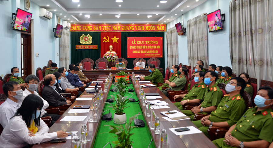 Các đại biểu dự chương trình truyền hình trực tuyến tại điểm cầu Công an tỉnh Gia Lai. Ảnh: Lê Ánh  Các đại biểu dự chương trình truyền hình trực tuyến tại điểm cầu truyền hình trực tuyến tại Công an tỉnh Gia Lai. Ảnh: Lê Ánh