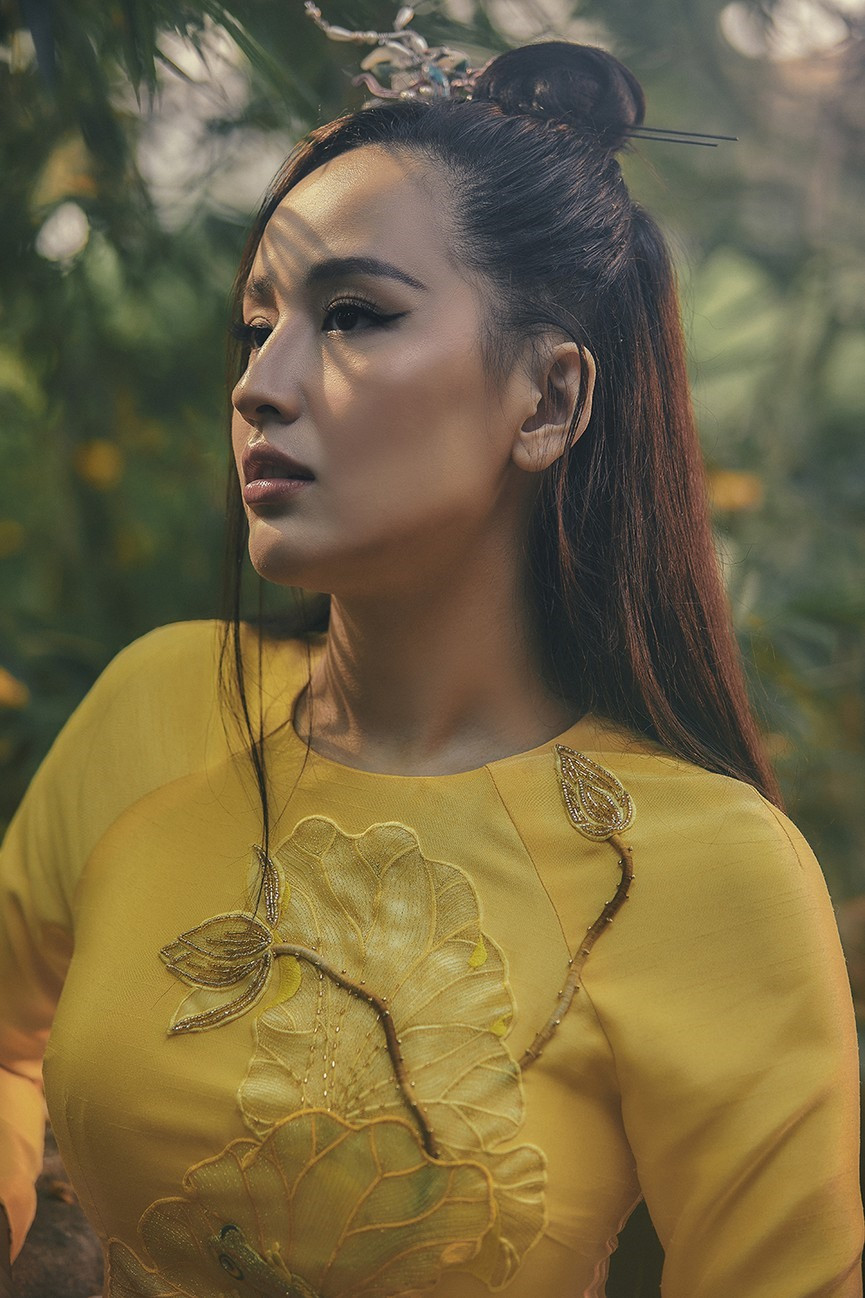 Mai Phương Thuý cho biết, cô mong thể hiện một góc cạnh thời trang mang tính truyền thống nên đã lựa chọn áo dài.