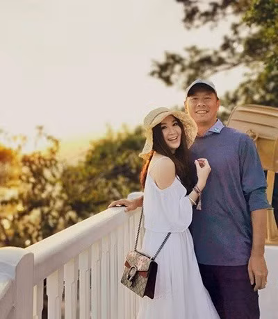 Tuy nhiên, năm 2017, hôn nhân của cặp đôi cũng từng xảy ra sóng gió. Thậm chí, cả hai từng quyết định ly thân. Sau đó, Ôn Bích Hà được chồng tổ chức sinh nhật trên du thuyền và quyết định tái hợp. Ảnh: Weibo.