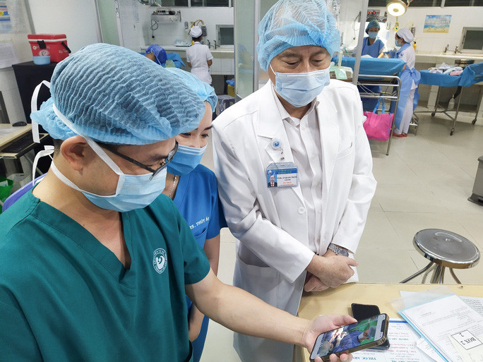  Bác sĩ Bùi Văn Hoàng vui vẻ chia sẻ hình ảnh