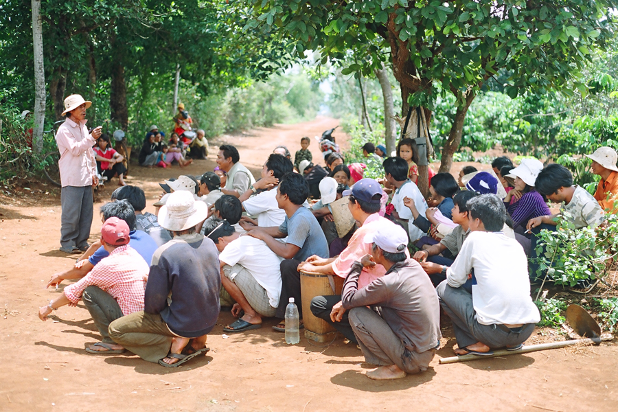 Tuyên truyền phòng chống ma túy tại vùng dân tộc thiểu số. Ảnh: L.T