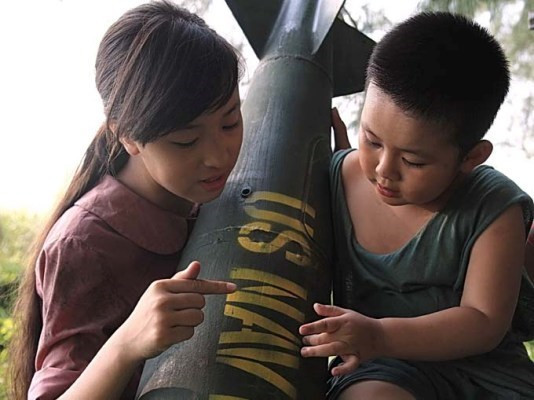 Những đứa trẻ ngây thơ giữa chiến tranh trong phim 