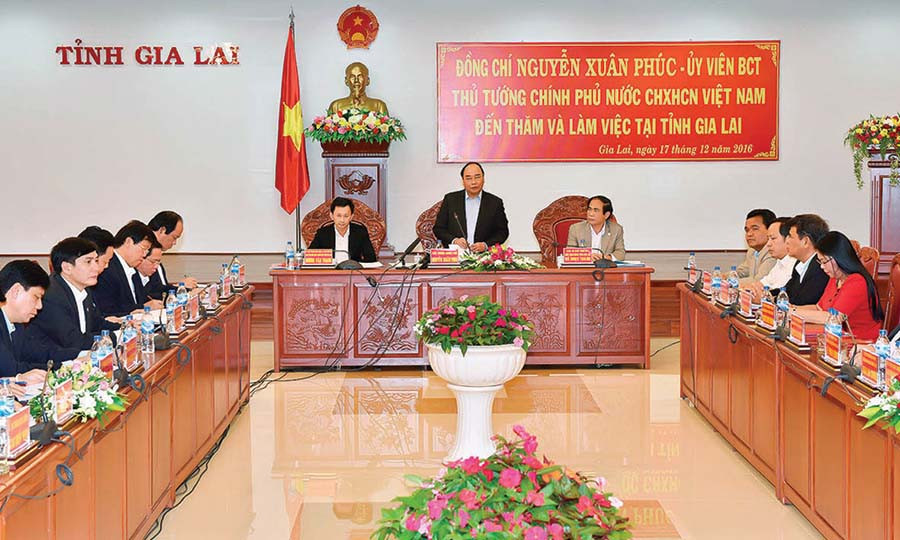 Thủ tướng Nguyễn Xuân Phúc làm việc với cán bộ chủ chốt tỉnh. Ảnh: Đ.T a