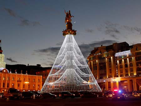 Đài tưởng niệm Liberty ở Quảng tràng tự do, Tbilisi, nước Georgia.