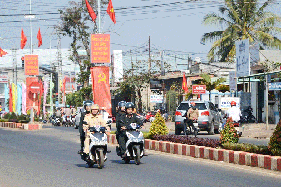 Công an huyện Chư Sê tuần tra, kiểm soát bảo đảm an ninh trật tự.  Công an huyện Chư Sê tuần tra, kiểm soát bảo đảm an ninh trật tự.
