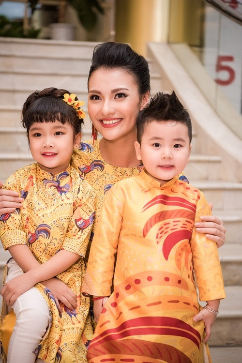 Hồng Quế chăm chỉ đi diễn từ sau khi sinh con. Cô đang dần lấy lại vóc dáng. Hồng Quế chăm chỉ đi diễn từ sau khi sinh con. Cô đang dần lấy lại vóc dáng.