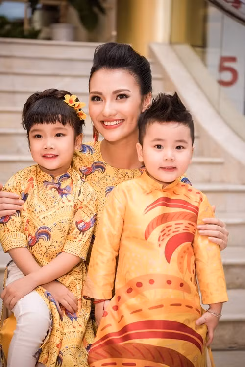Hồng Quế chăm chỉ đi diễn từ sau khi sinh con. Cô đang dần lấy lại vóc dáng.