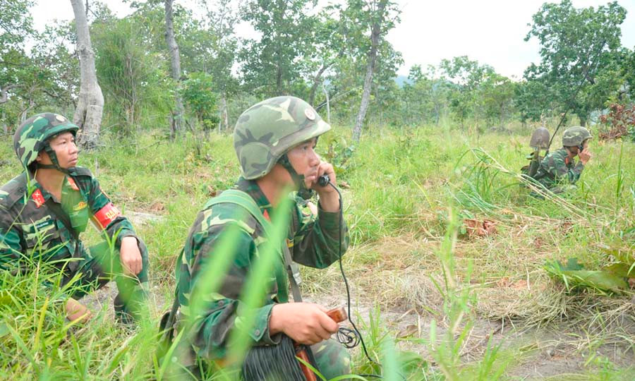 Thông tin liên lạc trong chiến đấu. Ảnh: Vũ Duy Thông tin liên lạc trong chiến đấu. Ảnh: Vũ Duy