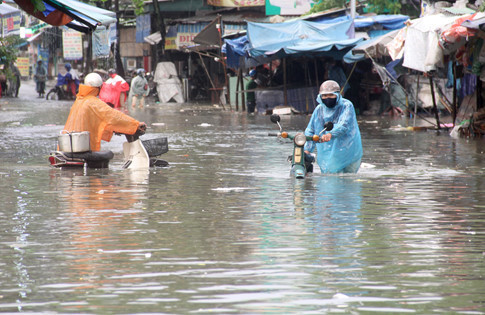 Miền Trung ngập nặng do mưa lũ kéo dài Miền Trung ngập nặng do mưa lũ kéo dài