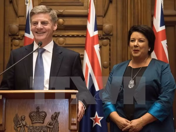 Tân Chủ tịch Đảng Quốc gia đồng thời là Thủ tướng New Zealand Bill English (trái) và Phó Chủ tịch Đảng Quốc gia Paula Bennett trong cuộc họp báo ở Wellington ngày 12-12.
