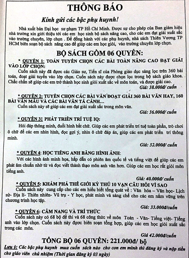 Nhiều phụ huynh học sinh phản ánh tờ Thông báo mua sách này được giáo viên chủ nhiệm phát cho học sinh. Ảnh: M.N