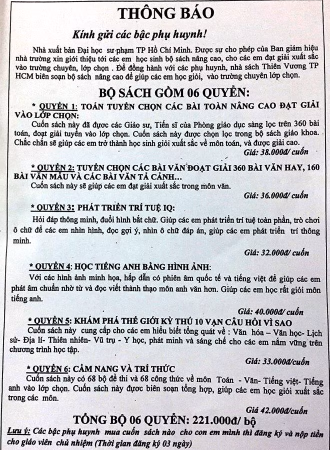 Nhiều phụ huynh học sinh phản ánh tờ Thông báo mua sách này được giáo viên chủ nhiệm phát cho học sinh. Ảnh: M.N