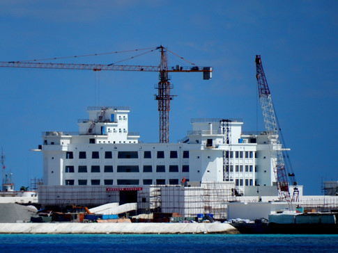 Doanh nghiệp Trung Quốc tham gia xây đảo phi pháp (trong ảnh là công trình trái phép trên Đá Tư Nghĩa chiếm của Việt Nam) sẽ nằm trong danh sách trừng phạt theo dự luật của TNS Marco Rubio Doanh nghiệp Trung Quốc tham gia xây đảo phi pháp (trong ảnh là công trình trái phép trên Đá Tư Nghĩa chiếm của Việt Nam) sẽ nằm trong danh sách trừng phạt theo dự luật của TNS Marco Rubio