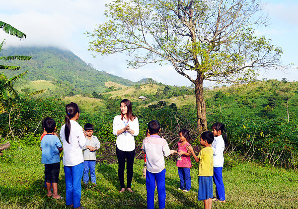 Lớp học ca hát bên đỉnh rừng biên ải cuộn sương Lớp học ca hát bên đỉnh rừng biên ải cuộn sương