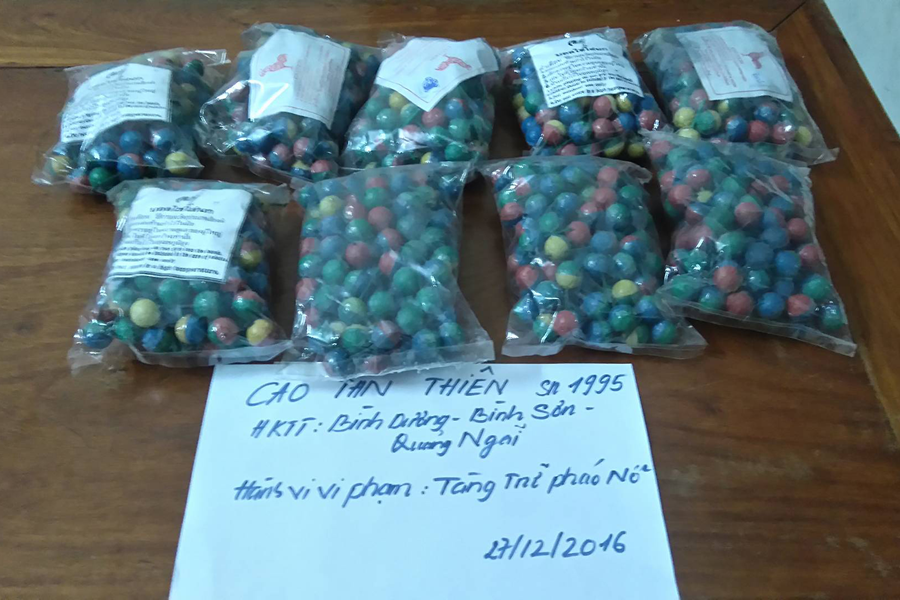 Số pháo bi của đối tượng Cao Tấn Thiên bị cơ quan Công an thu giữ. Ảnh: V.P Số pháo bi của đối tượng Cao Tấn Thiên bị cơ quan Công an thu giữ. Ảnh: V.P