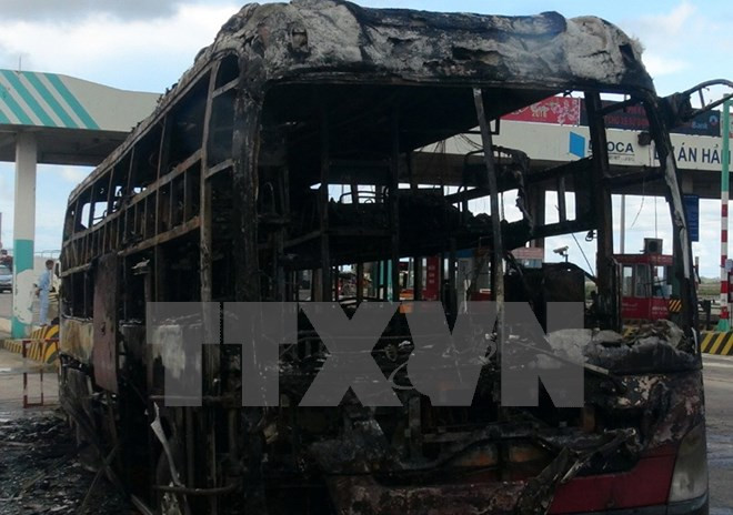 Một chiếc xe khách từng bị cháy rụi tại Phú Yên.