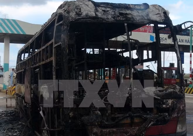Một chiếc xe khách từng bị cháy rụi tại Phú Yên. Một chiếc xe khách từng bị cháy rụi tại Phú Yên.