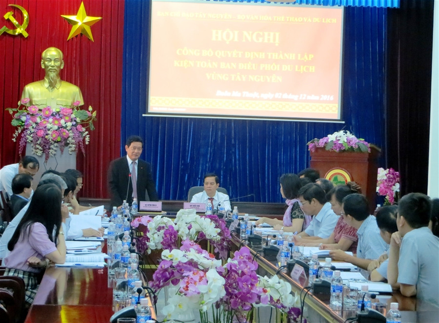 Quang cảnh lễ công bố.